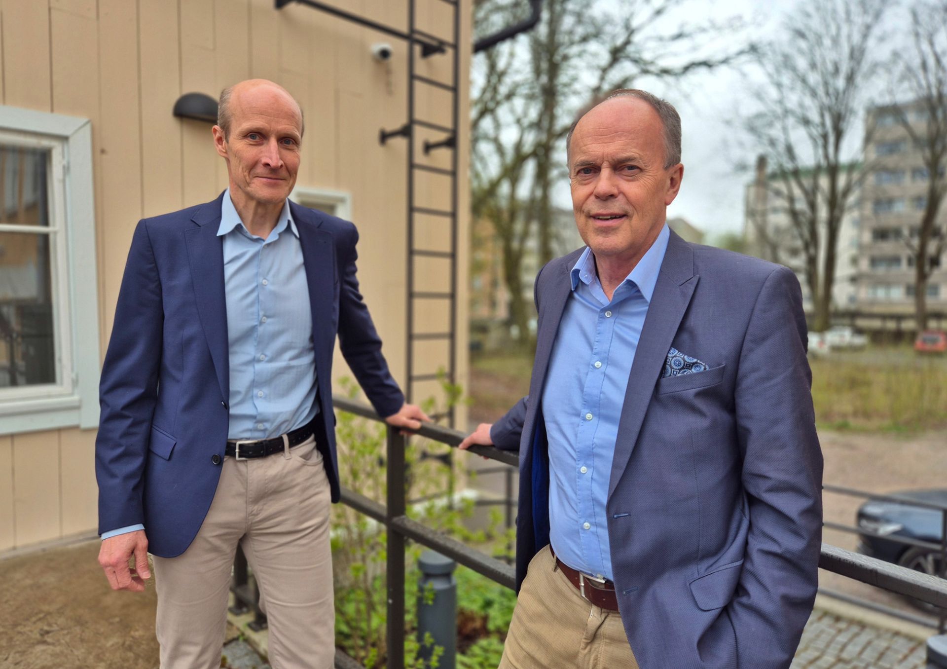 Jukka Sjösten, till vänster, tar över som Stiftelsen Eschnerska Frilasarettets vd i maj 2025.